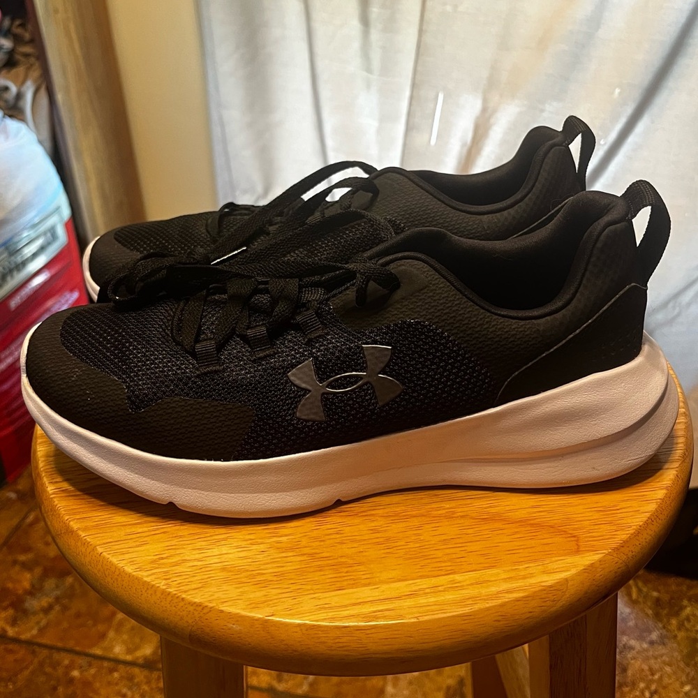 Men’s Under Armour Shoes Size 9